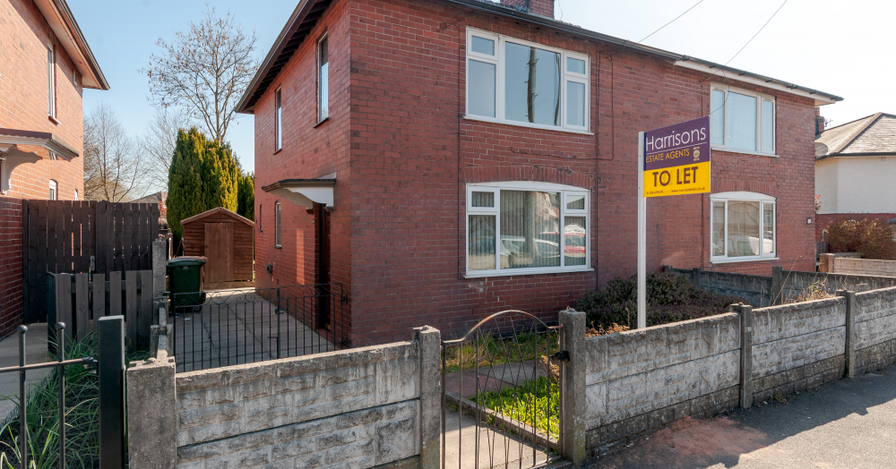 Crompton Way, Bolton, BL2 2NE. £695 PCM!