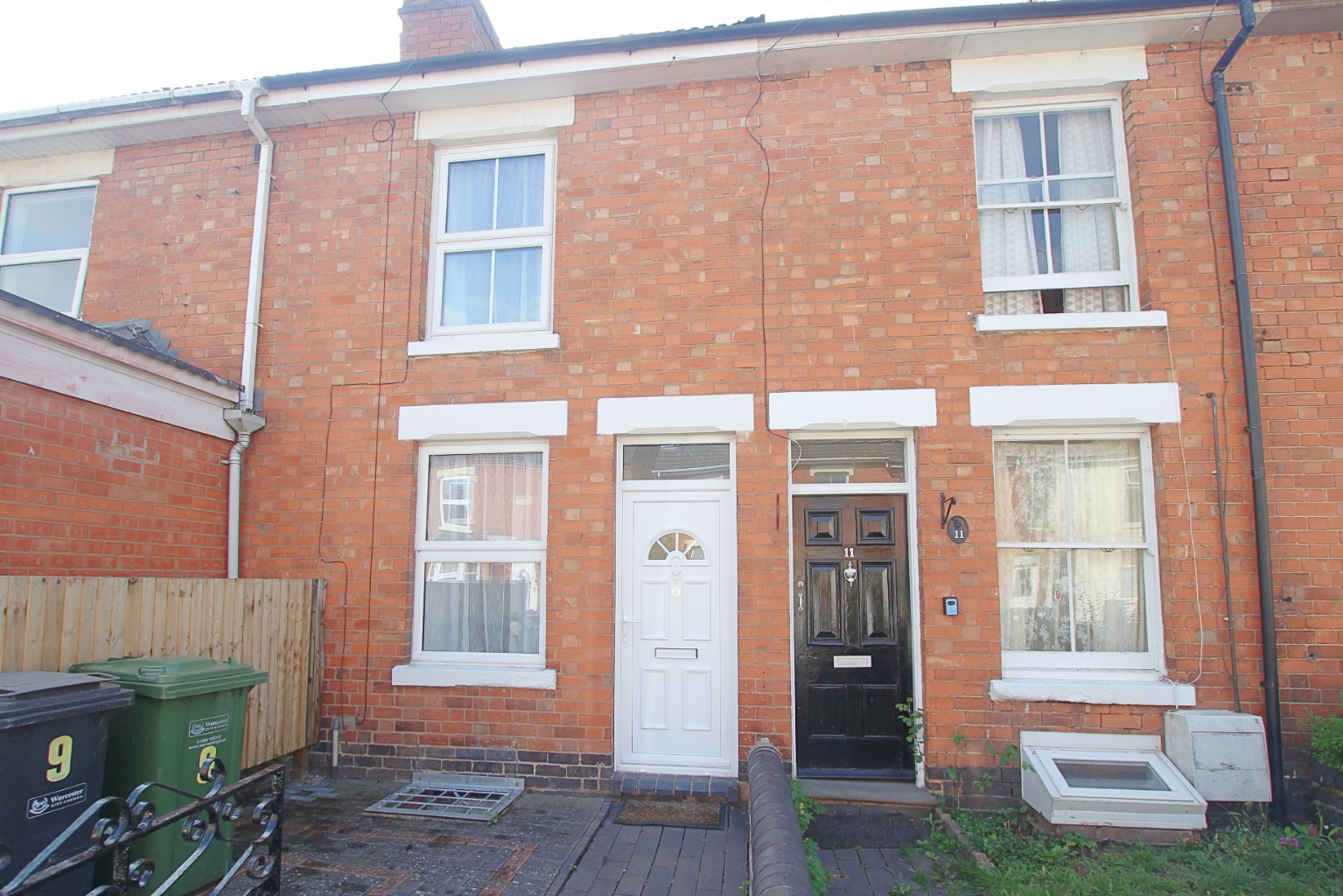 Available One (1) Professional Room – Knight Street
