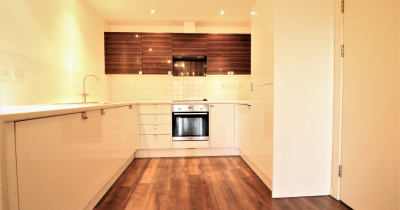 TO LET: Modern 2 bed, 2 bath apartment in Canning Town with balcony!