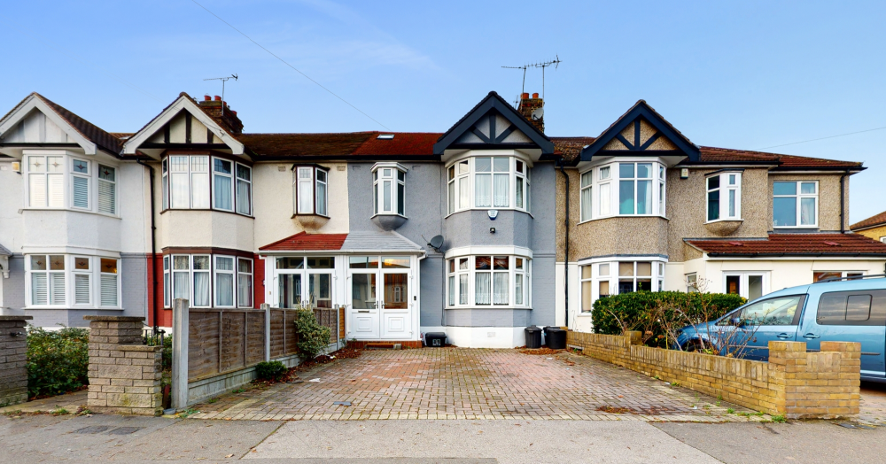 FOR SALE: 5 bedroom home in Woodford with off street parking! OIRO £750,000