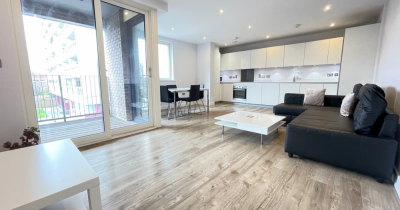 TO LET: Large two DOUBLE bedroom apartment, two bathrooms and BALCONY!!!