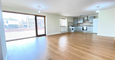 TO LET: Large two DOUBLE bedroom apartment in Wanstead, E11