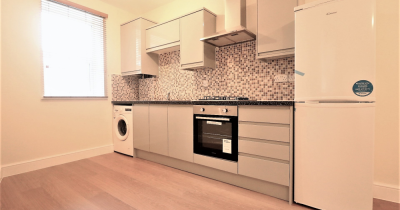 TO LET: Modern one bedroom apartment located just a 10 min walk to Aldgate East tube!