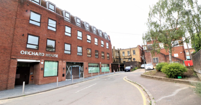 TO LET: Modern two DOUBLE bedroom apartment  > 2 minute walk to South Woodford station!
