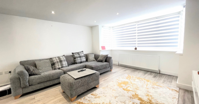 TO LET: Refurbished three bedroom split level maisonette in Chingford, E4 > Includes gated parking!