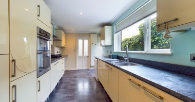 FOR SALE: Three DOUBLE bedroom home in Chingford > Offered chain free! OIEO £390,000