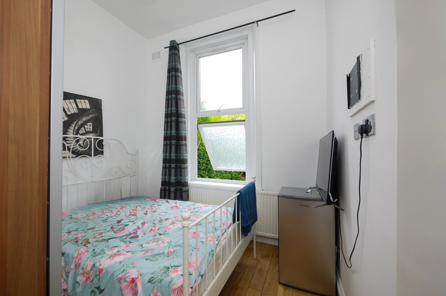 Photo for Hollybush Hill, London, E11