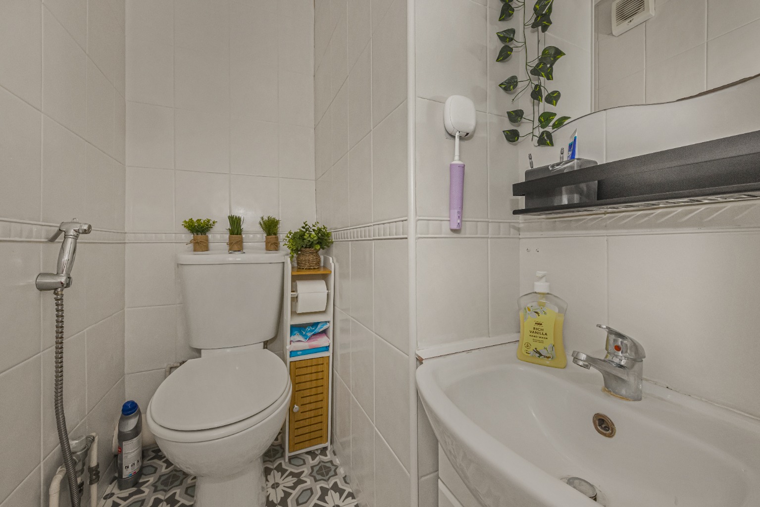 Photo for Kingsland Road, London, E13