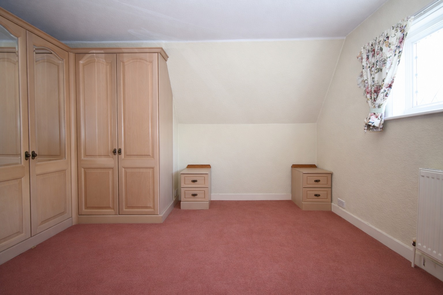 Photo for The Lodge, Goldings Hill, Loughton, Essex, IG10