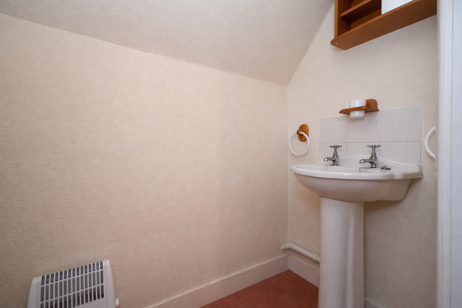 Photo for The Lodge, Goldings Hill, Loughton, Essex, IG10