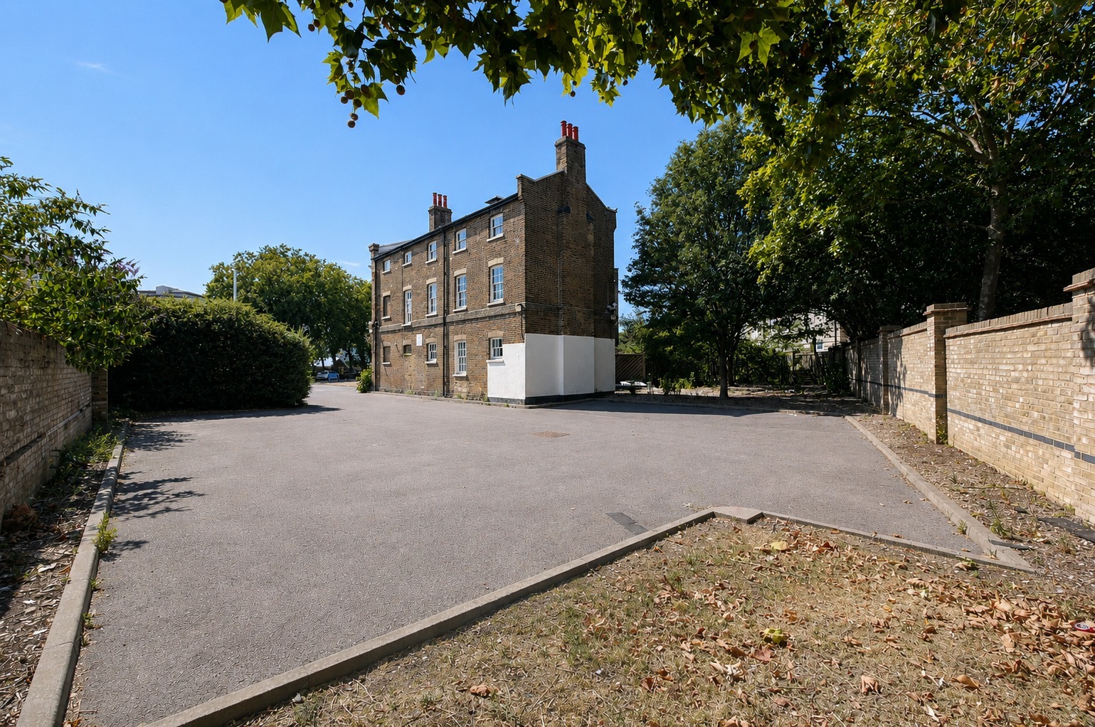 Photo for Thorne House, Thorne Close, London, E11