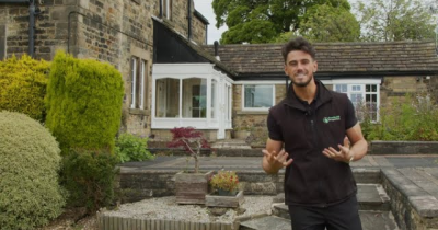 Go through the keyhole in the beautiful village of Fence! 💚🏡