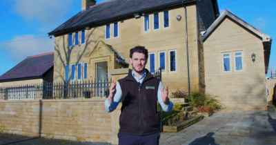 Go through the keyhole in Fence! 💚🏡