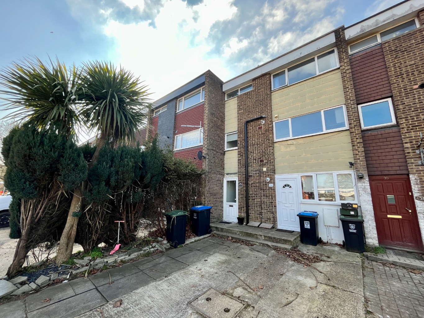 Well Presented Three Bedroom Maisonette with Private Garden & Parking