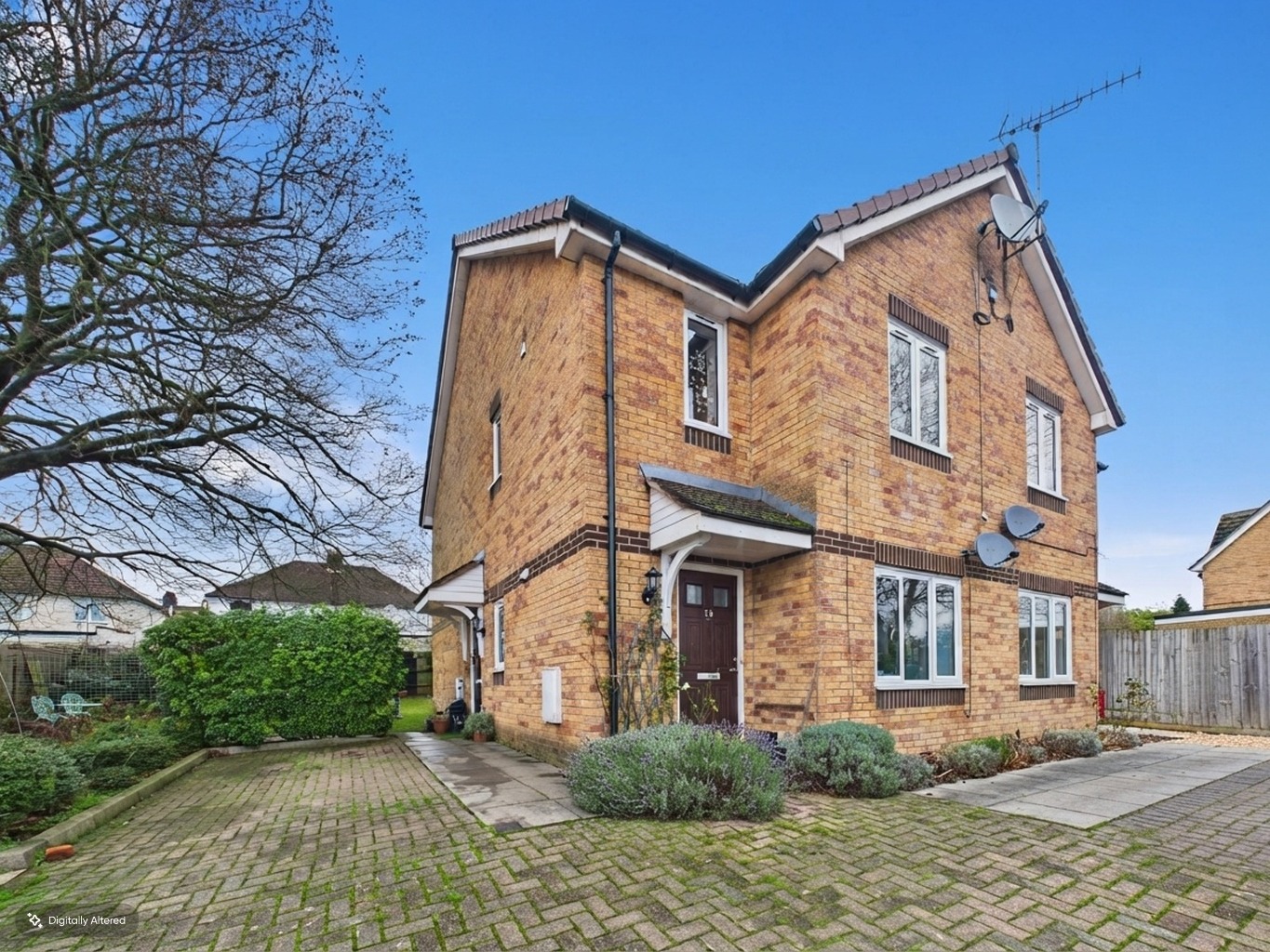 Beautifully Presented One Bedroom Maisonette with Allocated Parking in HP3