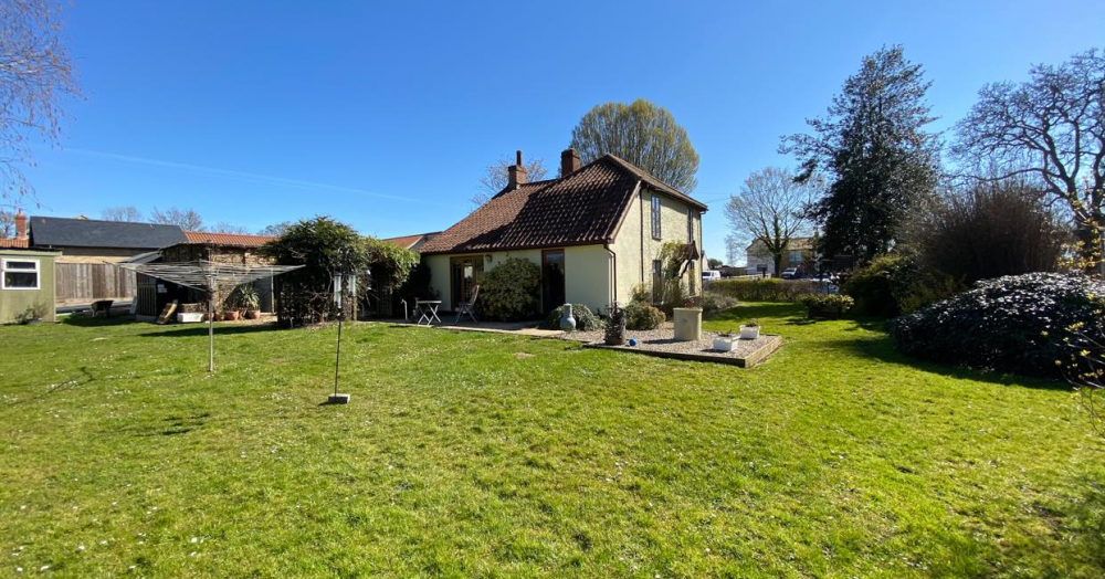 An Immaculate 3/4 Bedroom Cottage located on the outskirts of the village of Great Ellingham