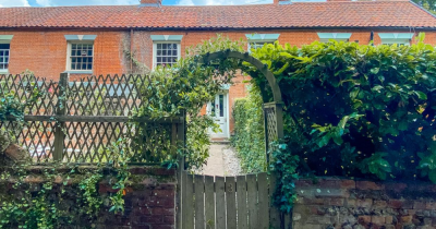 ⭐⭐⭐Millbanks are delighted to be marketing this 2 bed mid terraced character enriched cottage.⭐⭐⭐