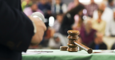 Demand for unmodernised homes see record numbers bidding at latest Auction House London sale🛠